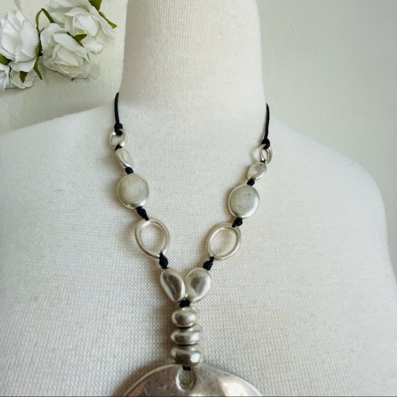 Bella Uno Large Circular Plate Jewelry - Picture 6 of 12